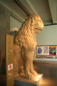 Löwenstatue aus Piräus mit Runeninschrift